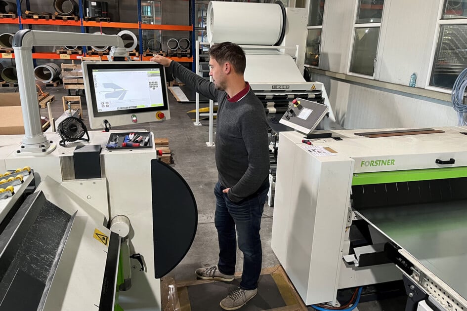 Gerhard Resch at Metaflex with nuLink and an F32 folder